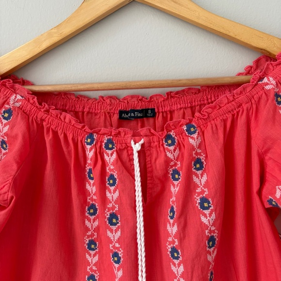 Abercrombie & Fitch Sz S 100% Cotton Embroidered Off-Shoulder Long Sleeve Top - Picture 8 of 8